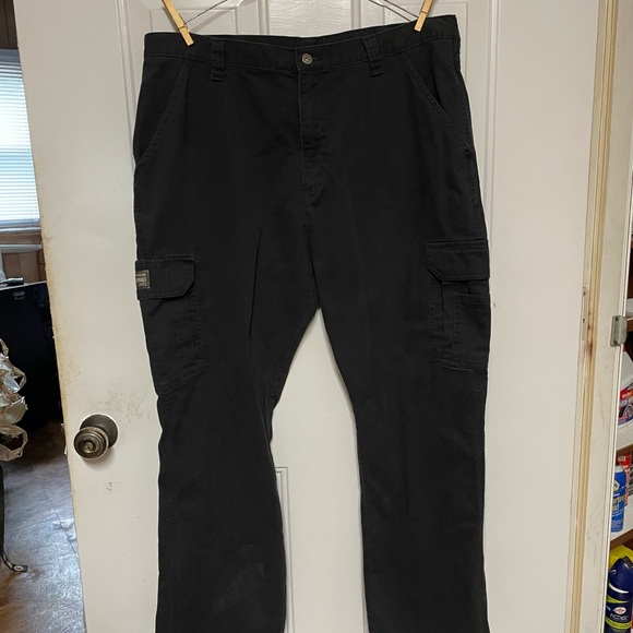 Wrangler Men's Dark Cargo Pants - Picture 1 of 4